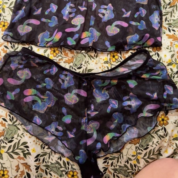 Two piece intimate set - Picture 2 of 2